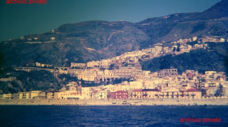 Panorama cittadino visto dal mare

anni 80